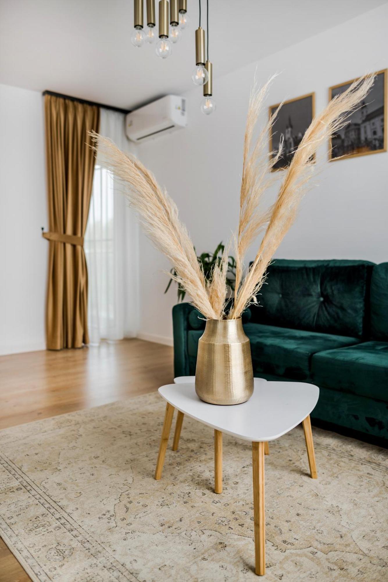 Amazing Mountain View Apartment Сибиу Экстерьер фото